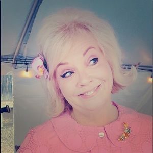 Meet your Posher, Elaine